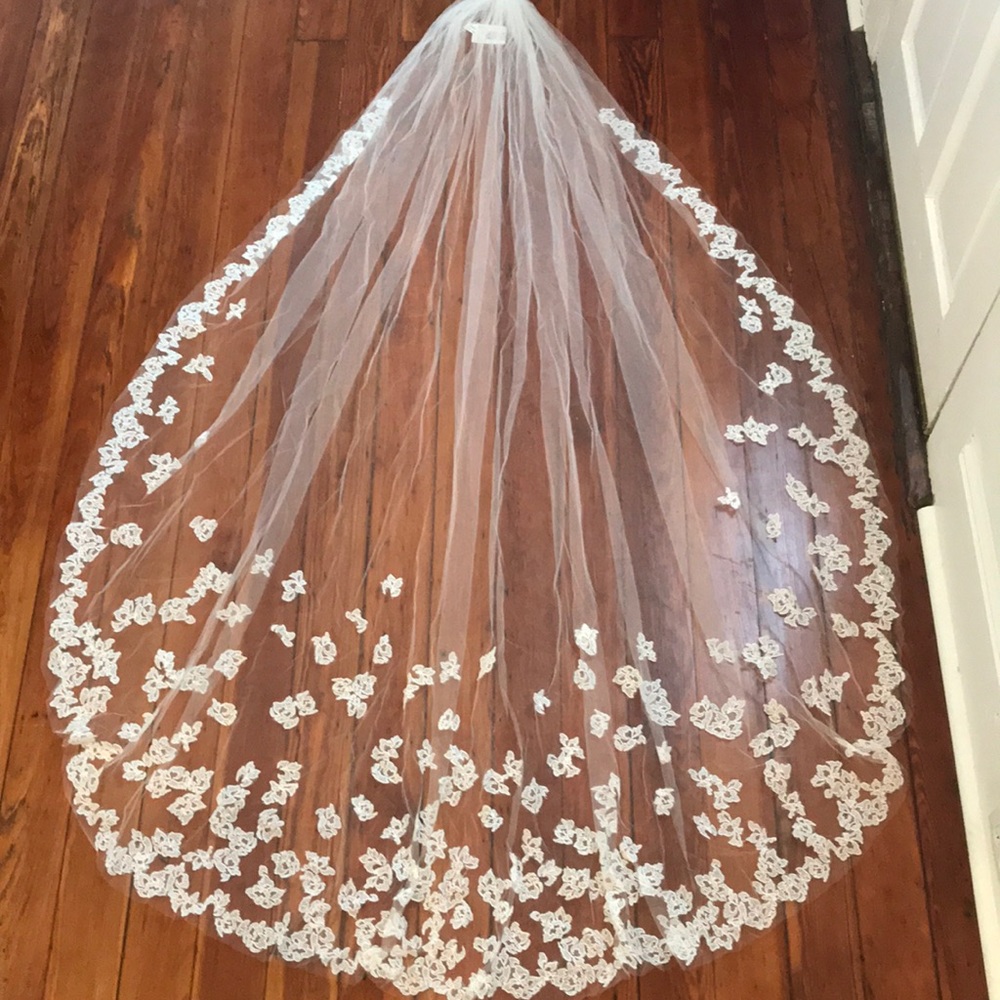 Floral Lace Applique Chapel Veil